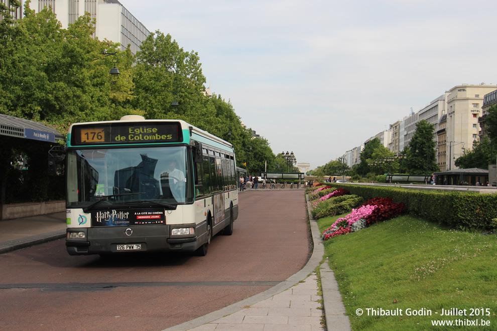 Bus 8236 (726 PWW 75) sur la ligne 176 (RATP) à Neuilly-sur-Seine