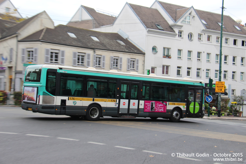 Bus 8231 (747 PWW 75) sur la ligne 176 (RATP) à Colombes