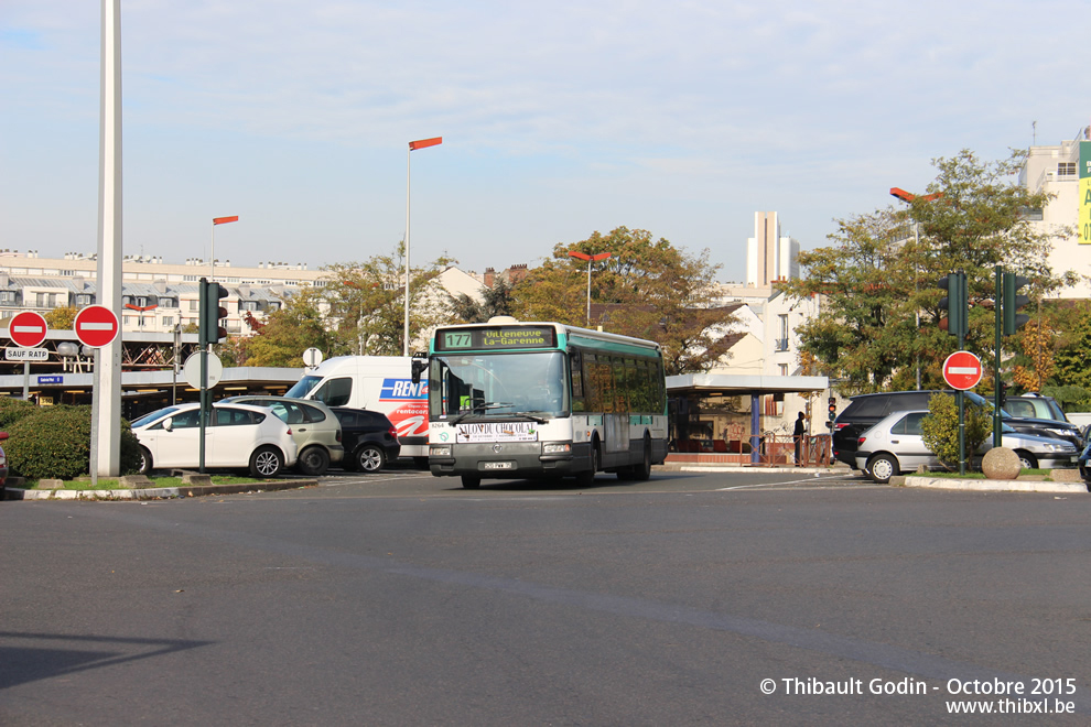 Bus 8264 (520 PWW 75) sur la ligne 177 (RATP) à Asnières-sur-Seine