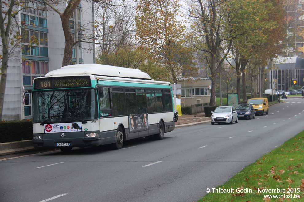 Bus 7053 (CM-688-VS) sur la ligne 181 (RATP) à créteil