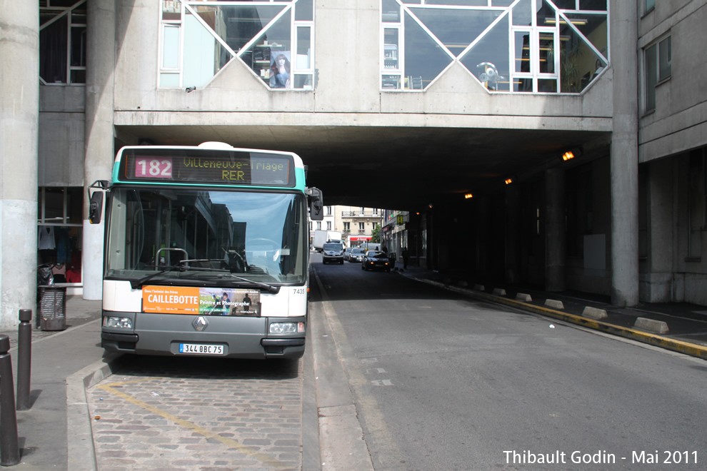 Bus 7435 (344 QBC 75) sur la ligne 182 (RATP) à Ivry-sur-Seine