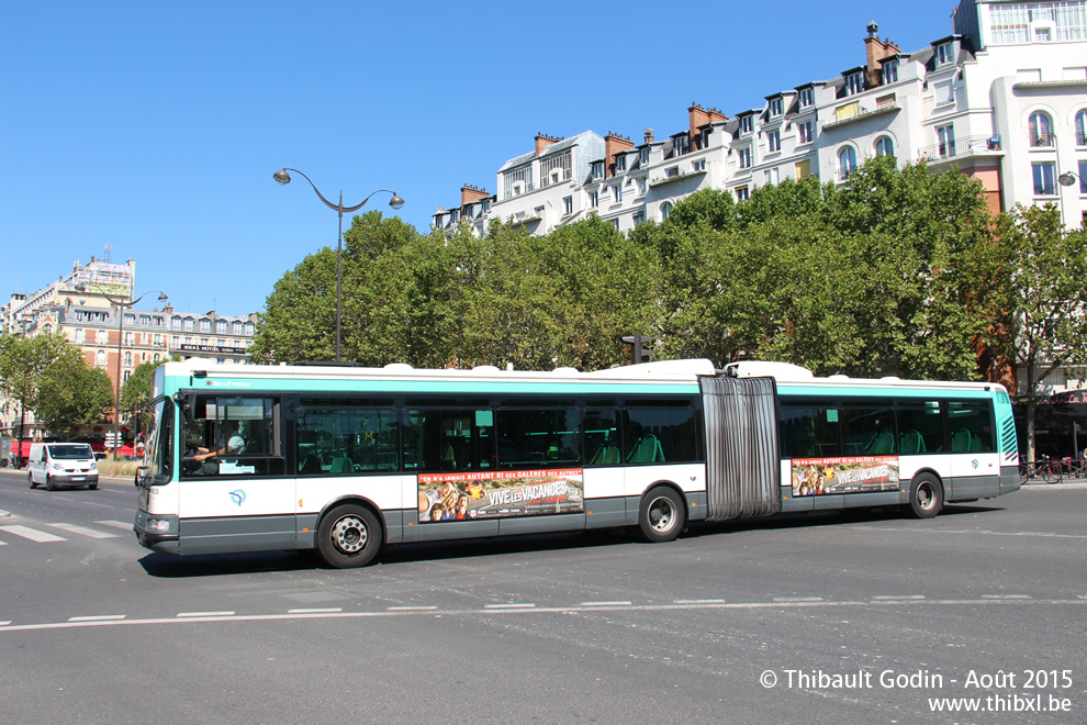 Bus 1803 (464 PQJ 75) sur la ligne 187 (RATP) à Porte d'Orléans (Paris)