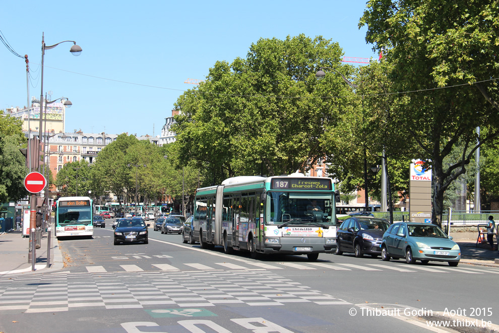 Bus 1805 (469 PQJ 75) sur la ligne 187 (RATP) à Porte d'Orléans (Paris)