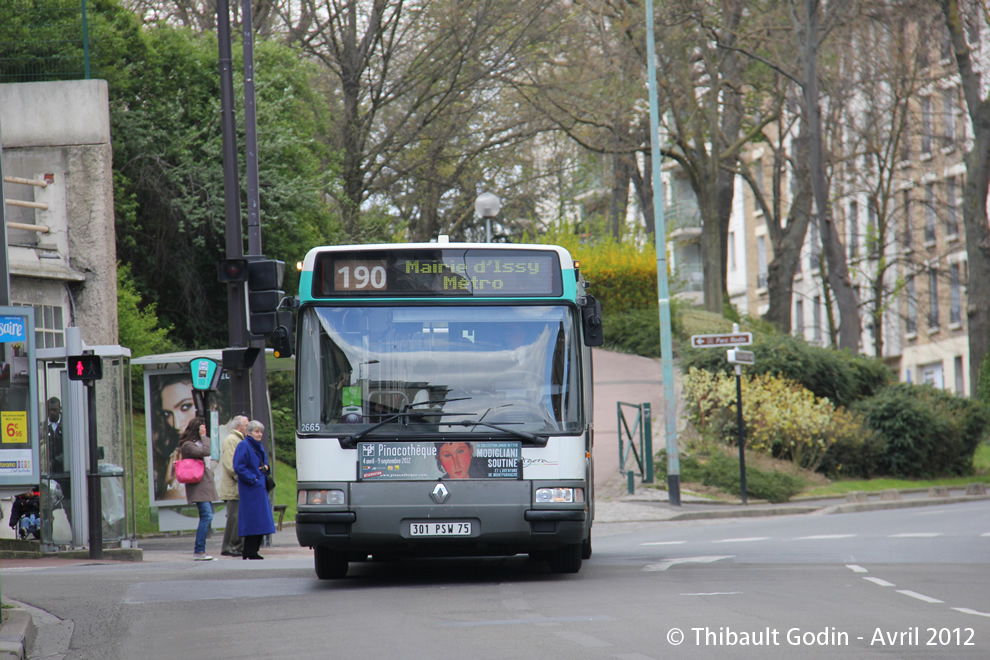 Bus 2665 (301 PSW 75) sur la ligne 190 (RATP) à Issy-les-Moulineaux
