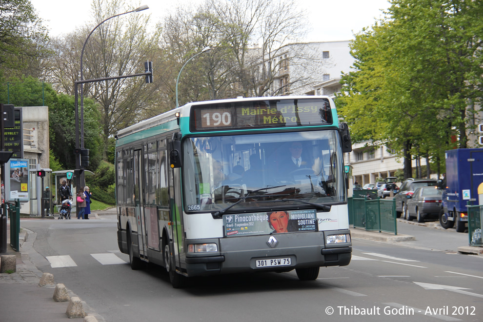 Bus 2665 (301 PSW 75) sur la ligne 190 (RATP) à Issy-les-Moulineaux