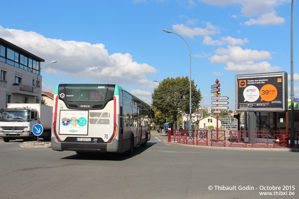 Bus 8860 (DT-025-PS) sur la ligne 194 (RATP) à Sceaux