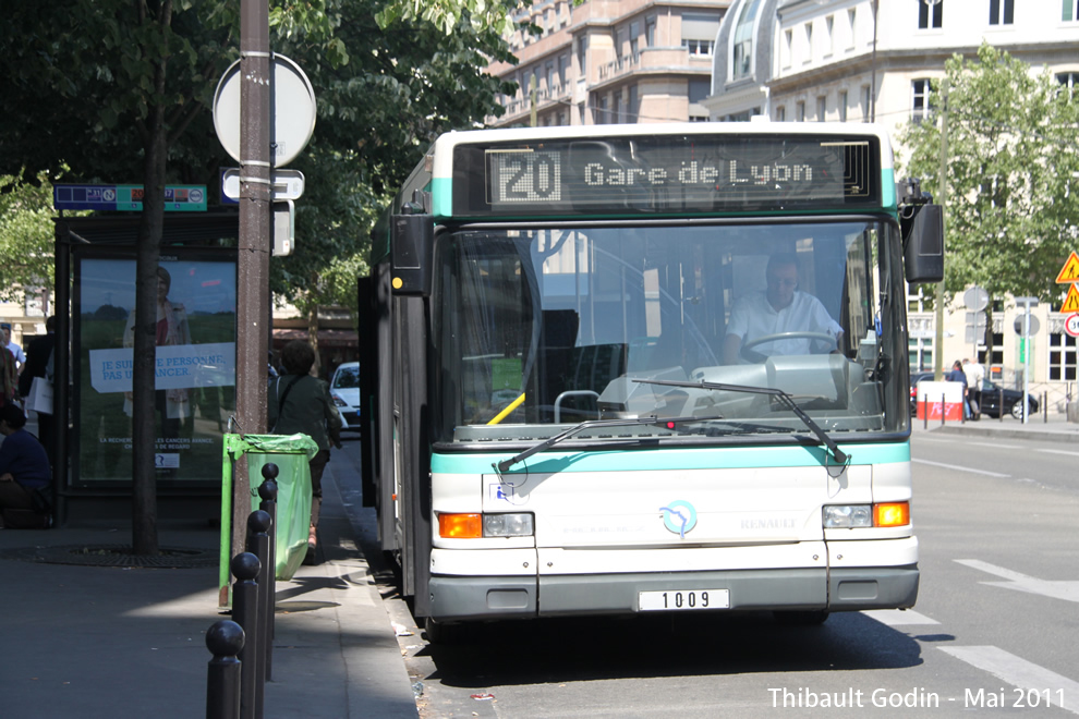 Bus 1009 sur la ligne 20 (RATP) à Gare de Lyon (Paris)