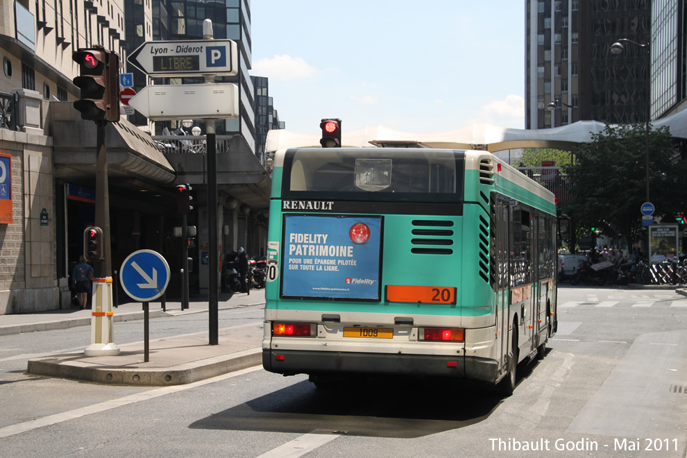 Bus 1009 sur la ligne 20 (RATP) à Gare de Lyon (Paris)