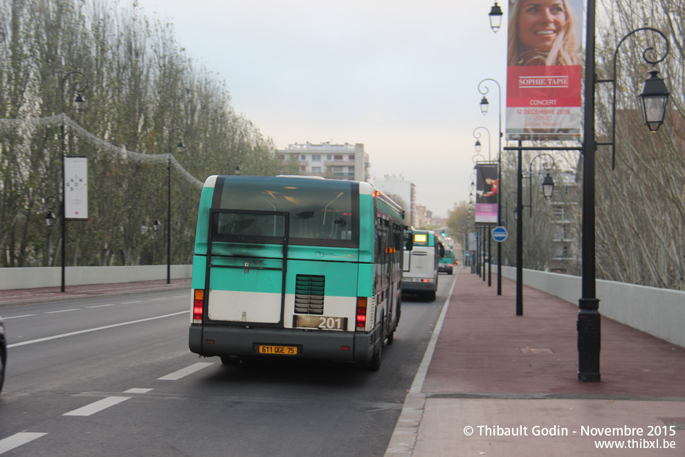 Bus 8459 (611 QGE 75) sur la ligne 201 (RATP) à Joinville-le-Pont