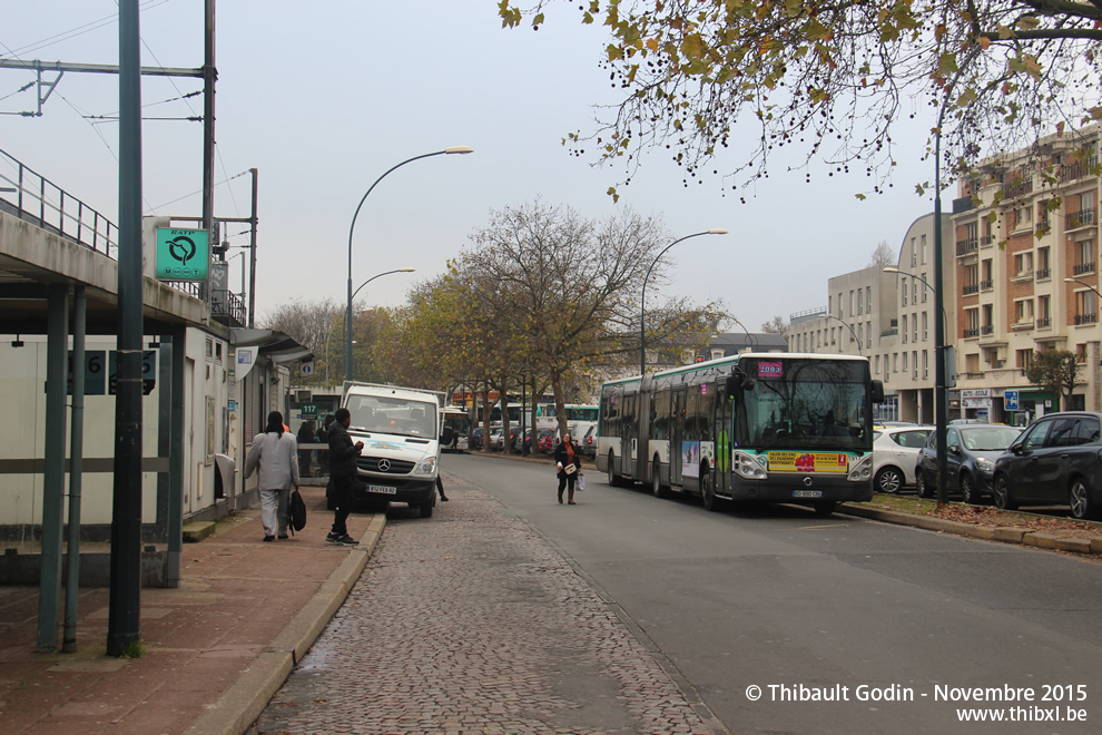 Bus 1917 (BD-990-CB) sur la ligne 208 (RATP) à Saint-Maur-des-Fossés