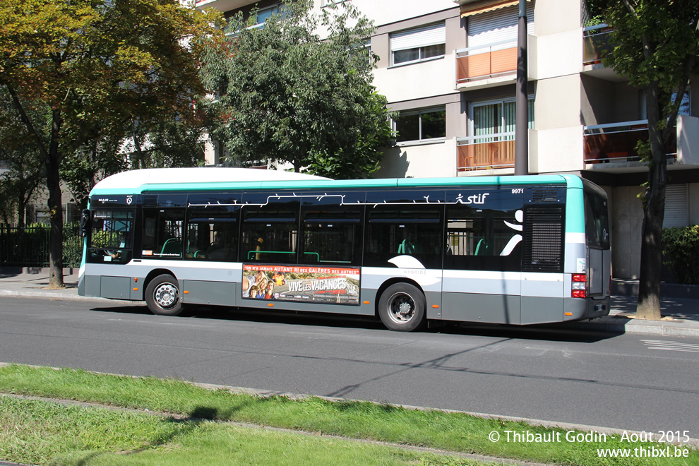 Bus 9971 (BS-102-AN) sur la ligne 21 (RATP) à Porte de Gentilly (Paris)