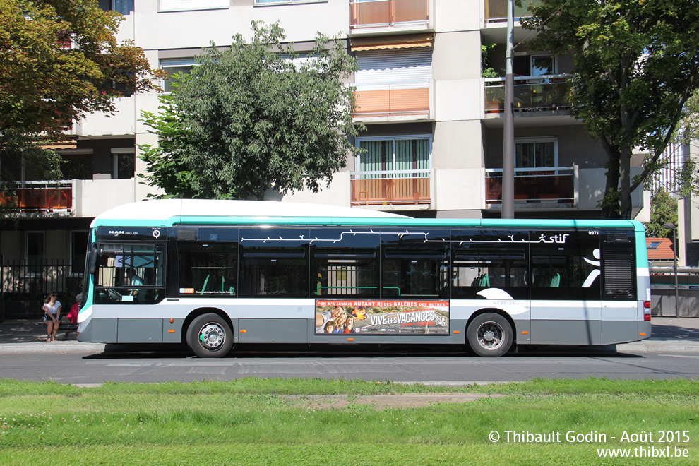 Bus 9971 (BS-102-AN) sur la ligne 21 (RATP) à Porte de Gentilly (Paris)