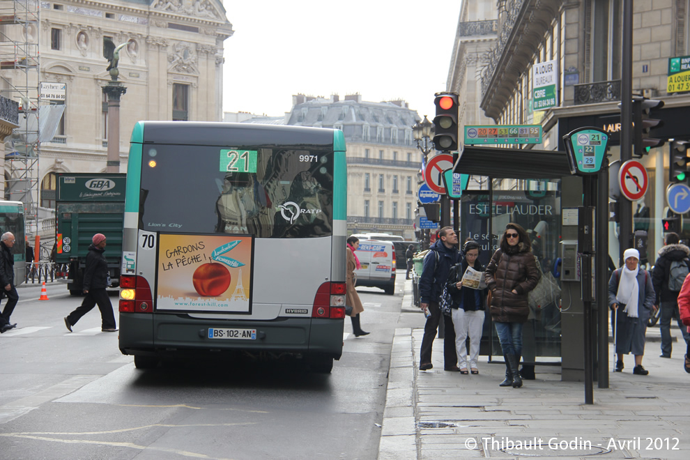 Bus 9971 (BS-102-AN) sur la ligne 21 (RATP) à Auber (Paris)