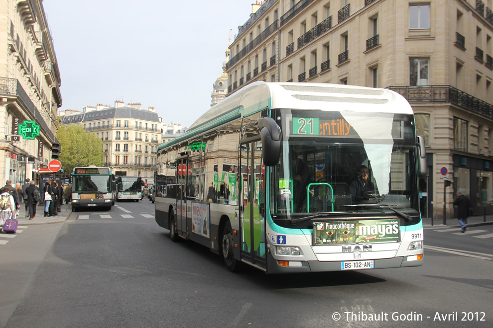Bus 9971 (BS-102-AN) sur la ligne 21 (RATP) à Havre-Caumartin (Paris)