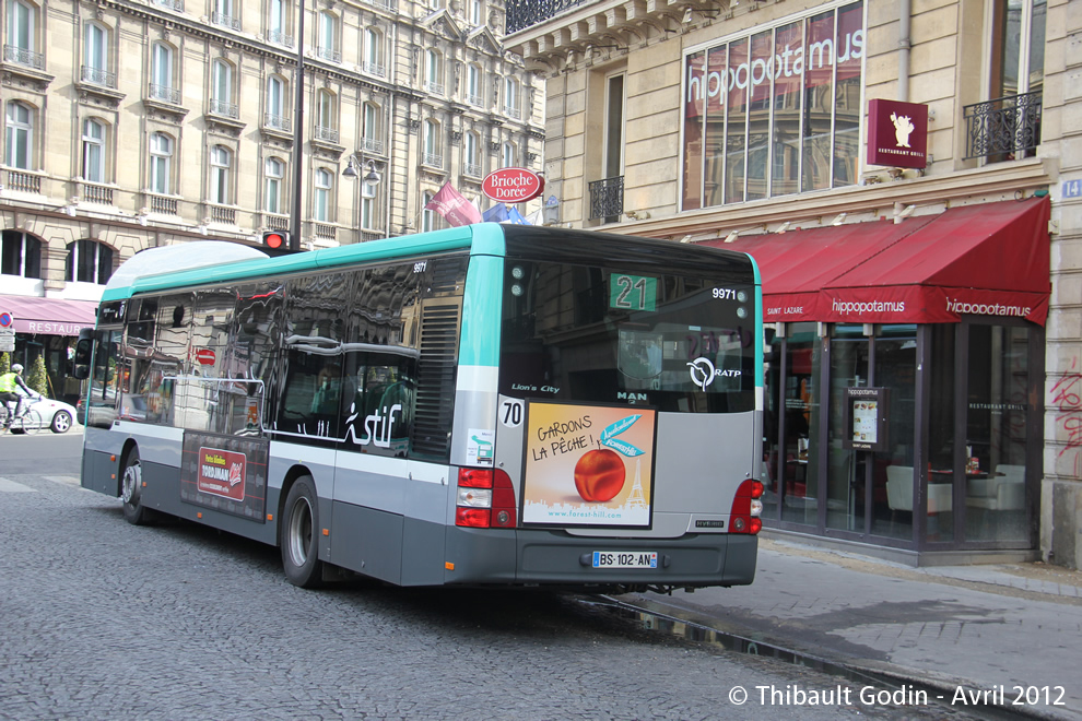 Bus 9971 (BS-102-AN) sur la ligne 21 (RATP) à Gare Saint-Lazare (Paris)