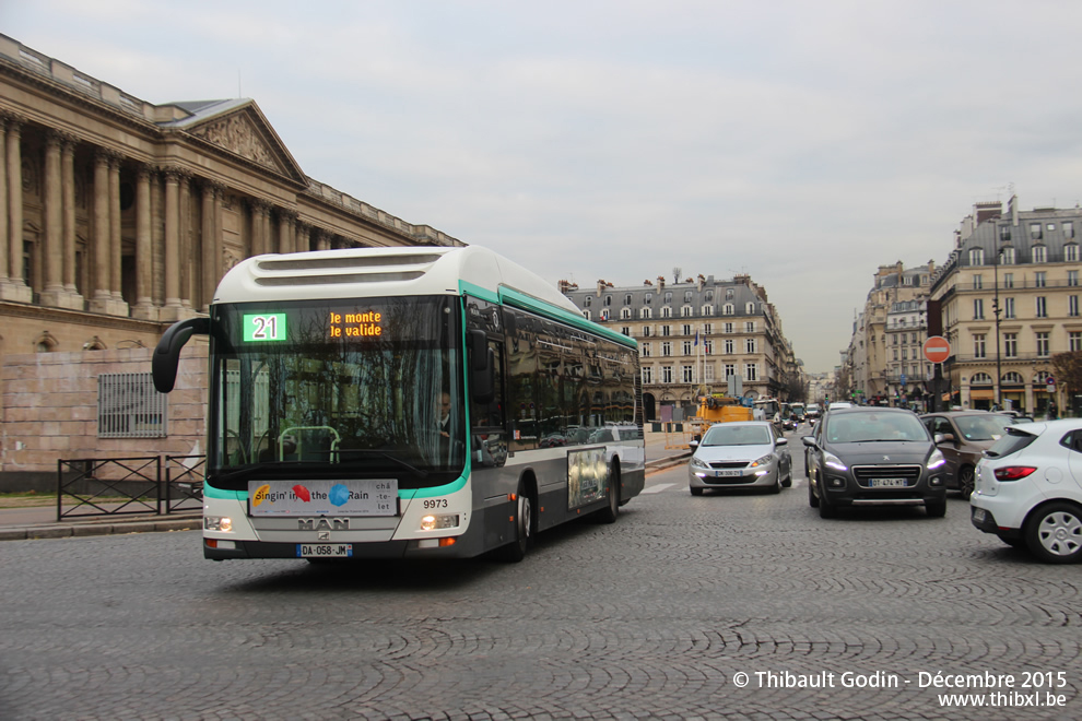 Bus 9973 (DA-058-JM) sur la ligne 21 (RATP) à Louvre - Rivoli (Paris)