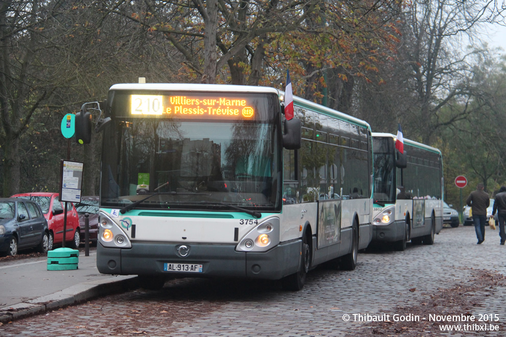 Bus 3754 (AL-913-AF) sur la ligne 210 (RATP) à Château de Vincennes (Paris)