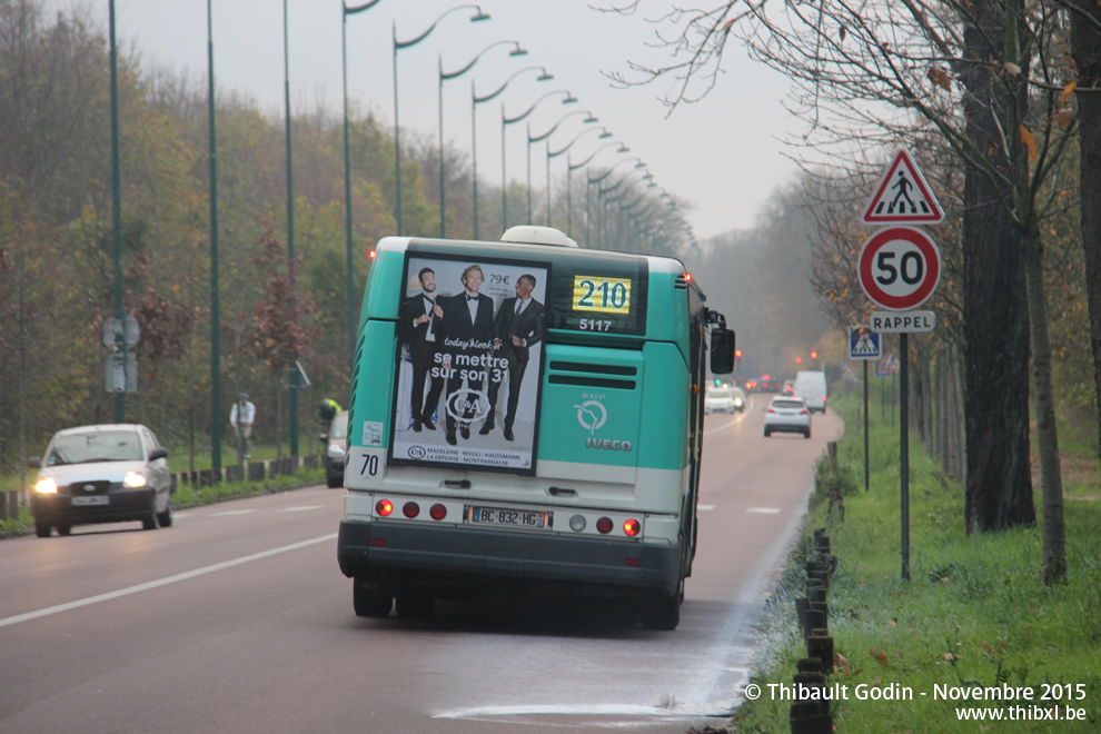 Bus 5117 (BC-832-HG) sur la ligne 210 (RATP) à Bois de Vincennes (Paris)