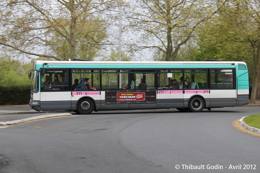 Bus 2499 sur la ligne 211 (RATP) à Torcy