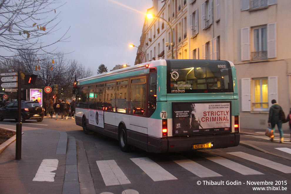Bus 8322 (420 QCR 75) sur la ligne 215 (RATP) à Vincennes