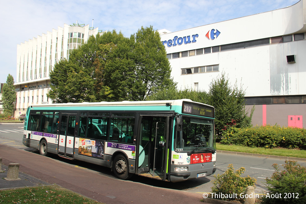 Bus 7237 (770 QAM 75) sur la ligne 217 (RATP) à Créteil