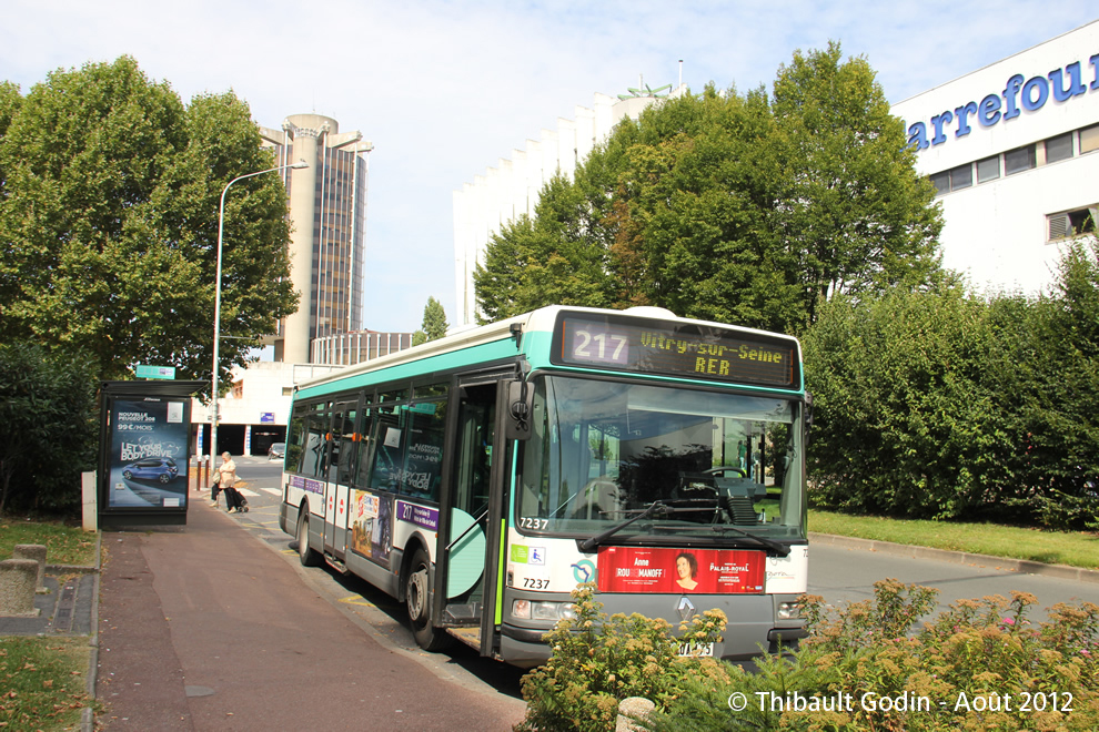 Bus 7237 (770 QAM 75) sur la ligne 217 (RATP) à Créteil