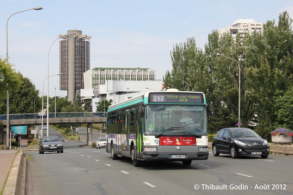 Bus 7237 (770 QAM 75) sur la ligne 217 (RATP) à Créteil