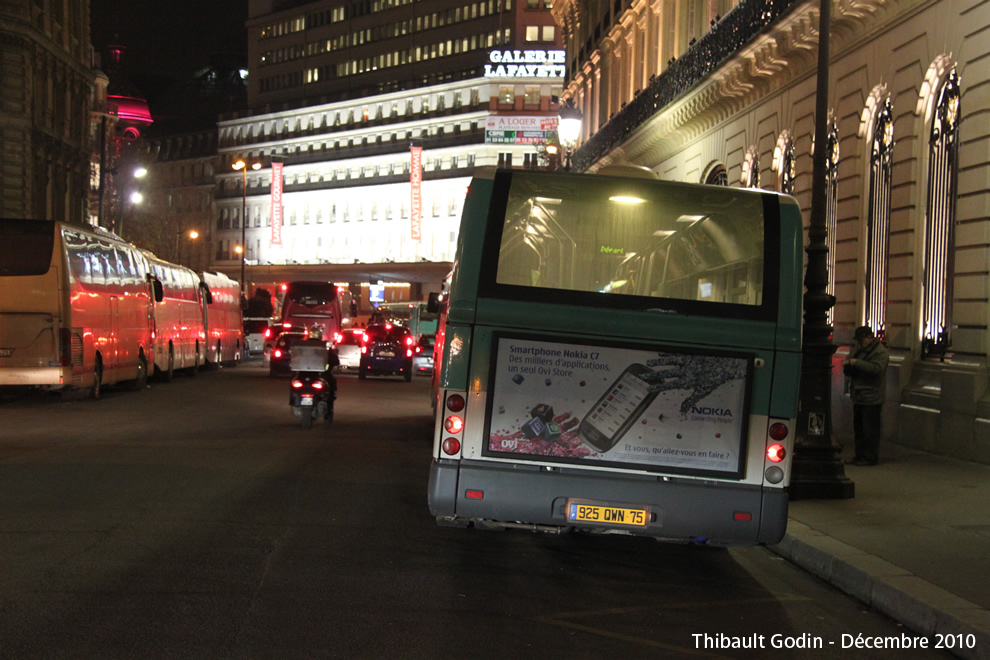 Bus 3015 (925 QWN 75) sur la ligne 22 (RATP) à Opéra (Paris)