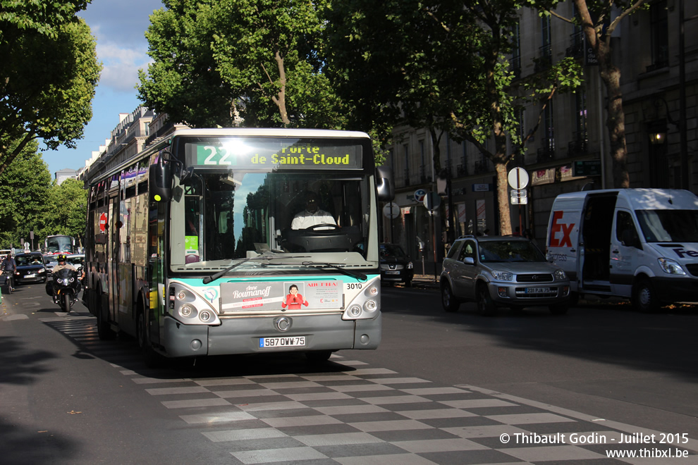 Bus 3010 (587 QWW 75) sur la ligne 22 (RATP) à Havre - Caumartin (Paris)