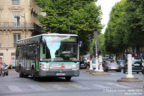 Bus 3018 (938 QWN 75) sur la ligne 22 (RATP) à Miromesnil (Paris)
