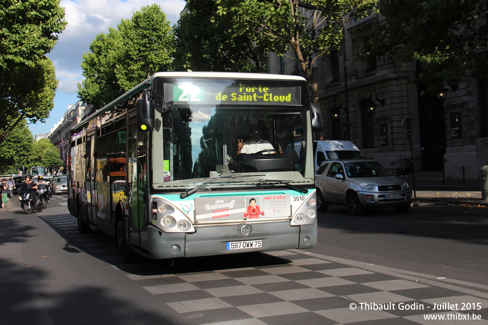 Bus 3010 (587 QWW 75) sur la ligne 22 (RATP) à Havre - Caumartin (Paris)