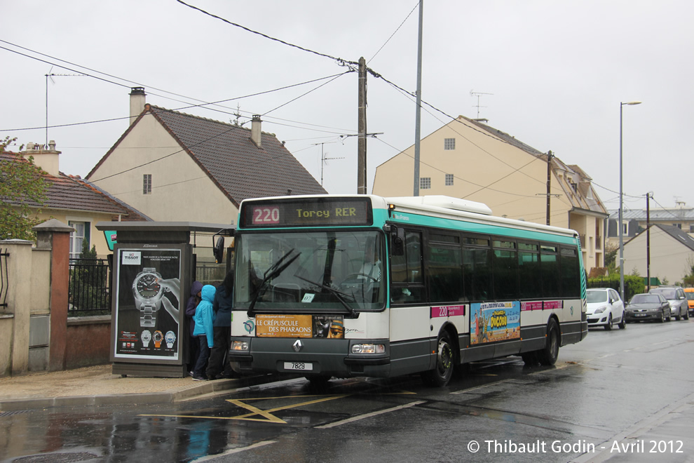 Bus 7827 sur la ligne 220 (RATP) à Bry-sur-Marne