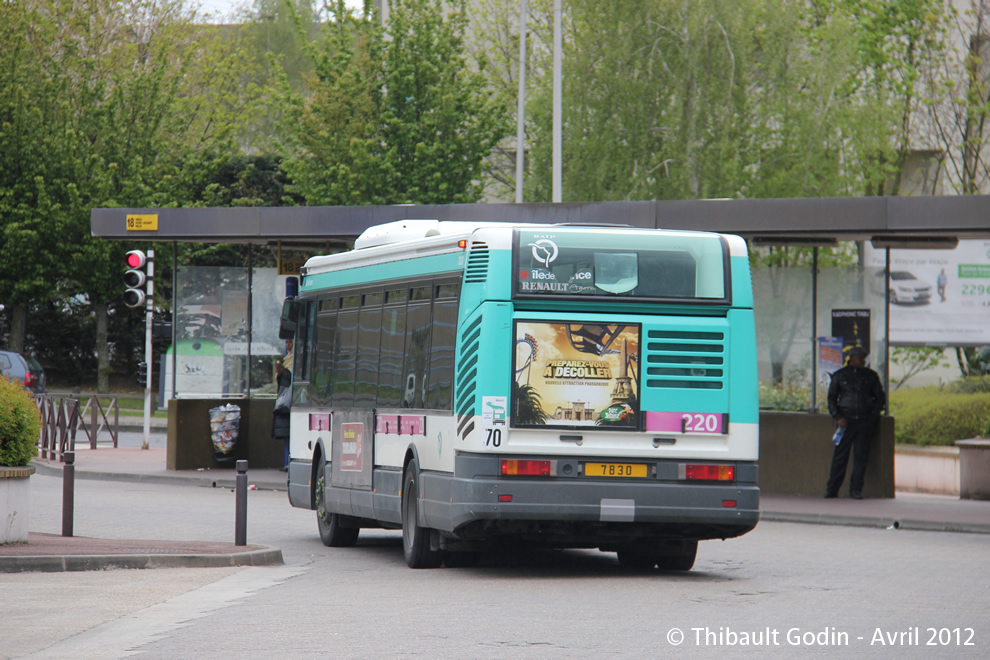 Bus 7830 sur la ligne 220 (RATP) à Torcy