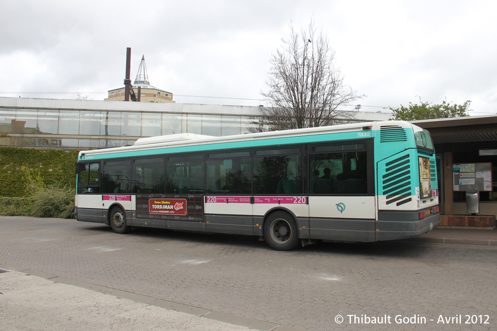 Bus 7830 sur la ligne 220 (RATP) à Torcy