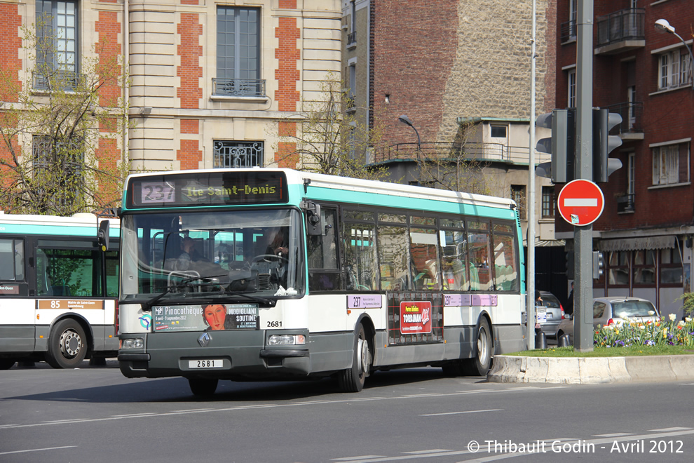 Bus 2681 sur la ligne 237 (RATP) à Saint-Ouen