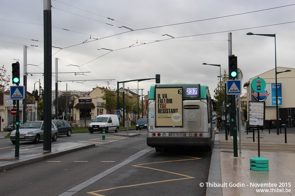 Bus 8671 (CN-795-DT) sur la ligne 237 (RATP) à Épinay-sur-Seine