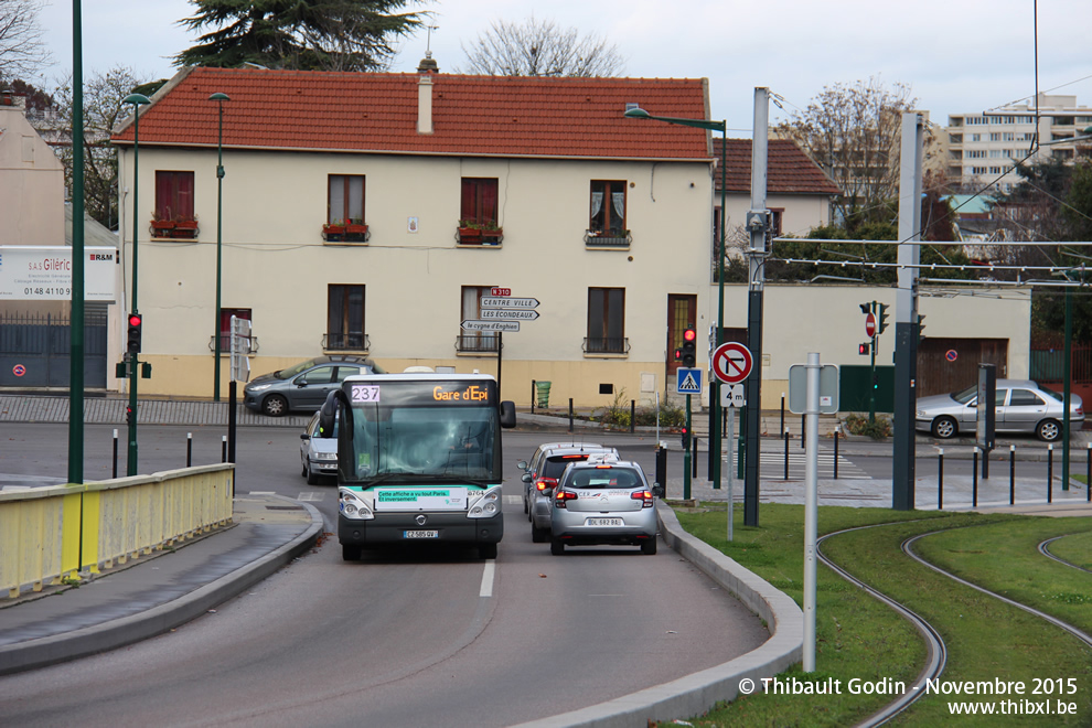 Bus 8764 (CZ-585-QV) sur la ligne 237 (RATP) à Épinay-sur-Seine