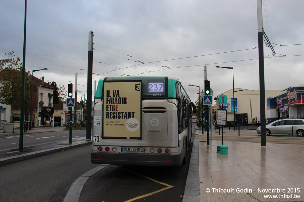 Bus 8671 (CN-795-DT) sur la ligne 237 (RATP) à Épinay-sur-Seine