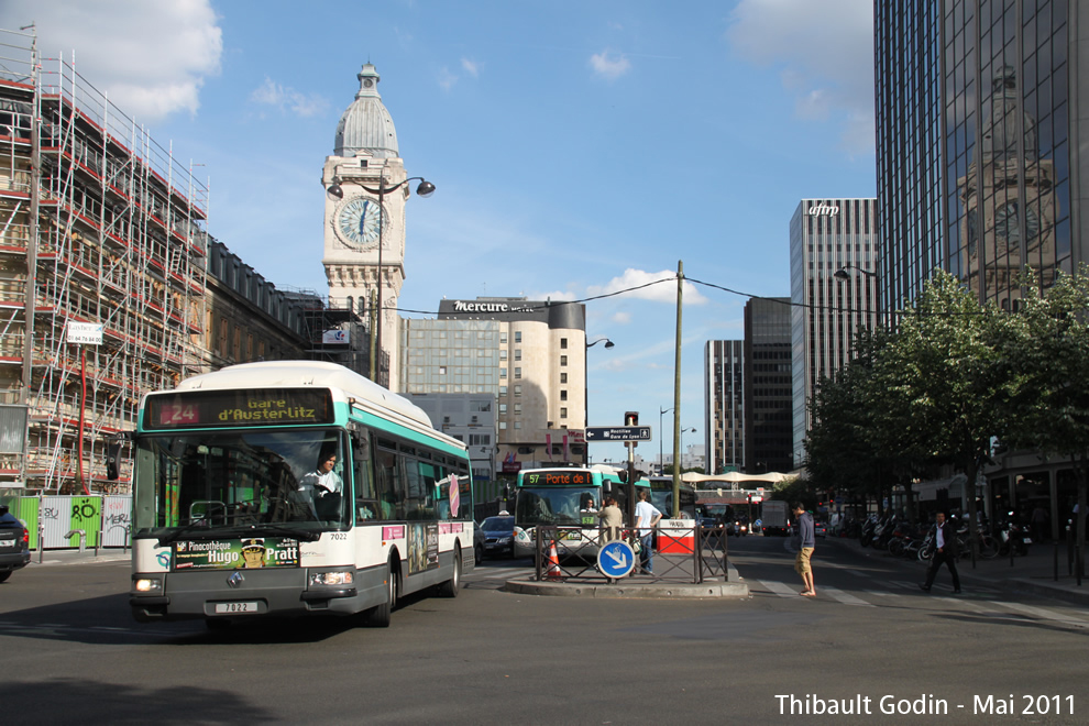 Bus 7022 sur la ligne 24 (RATP) à Gare de Lyon (Paris)