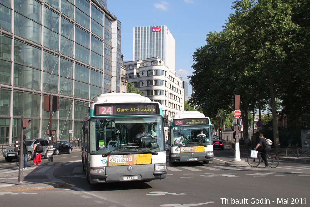 Bus 7027 sur la ligne 24 (RATP) à Quai de la Rapée (Paris)