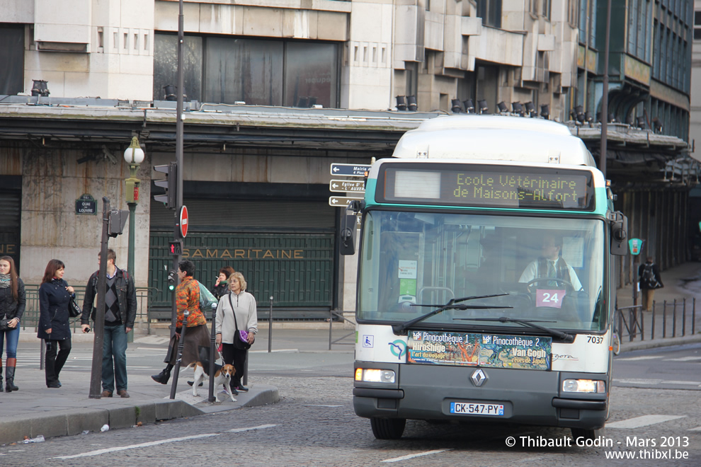 Bus 7037 (CK-547-PY) sur la ligne 24 (RATP) à Pont Neuf (Paris)