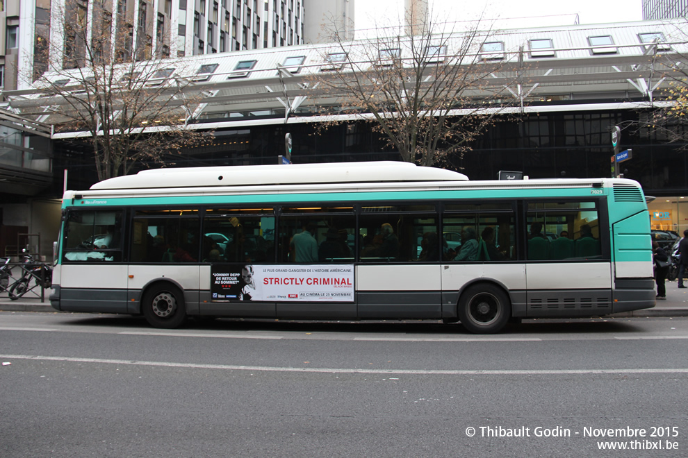 Bus 7029 (CL-15-PB) sur la ligne 24 (RATP) à Gare de Lyon (Paris)