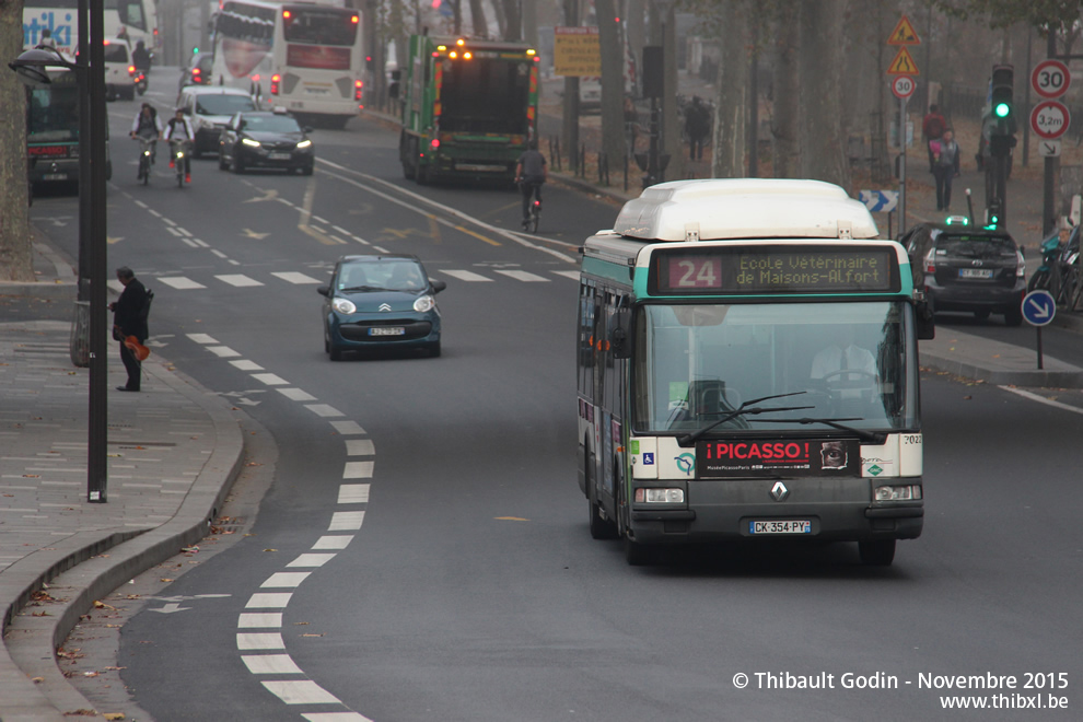 Bus 7022 (DC-354-PY) sur la ligne 24 (RATP) à Gare d'Austerlitz (Paris)