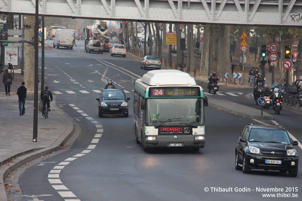 Bus 7021 (CL-887-SK) sur la ligne 24 (RATP) à Gare d'Austerlitz (Paris)