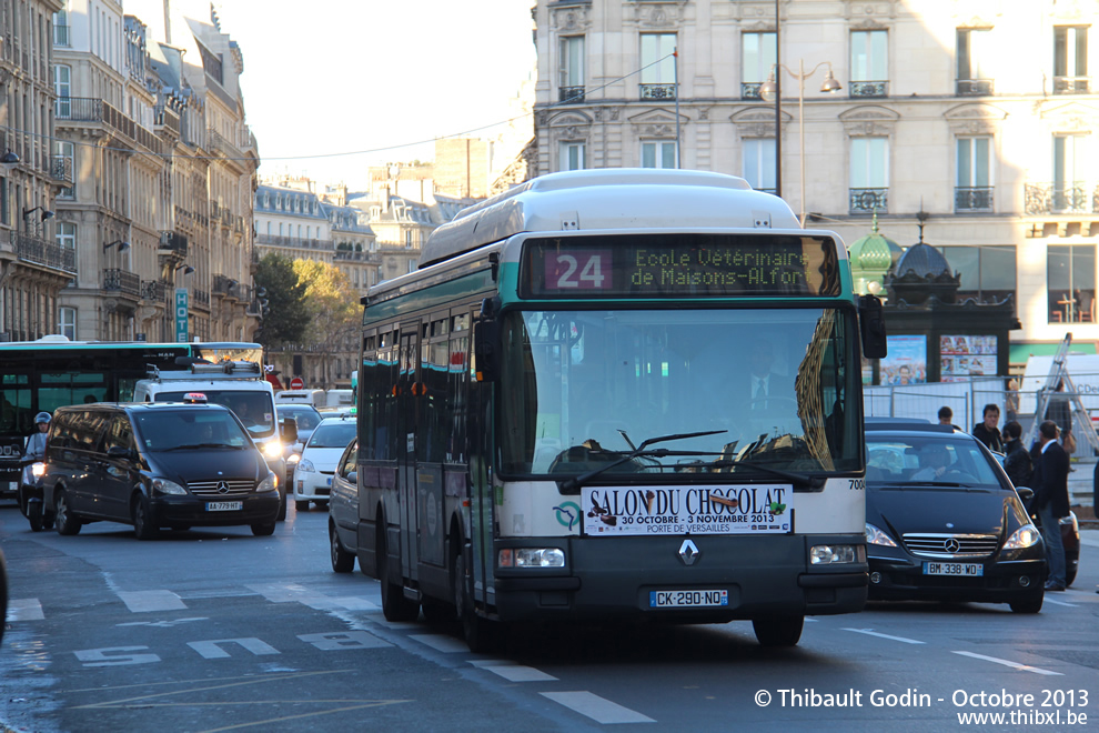 Bus 7004 (CK-290-NQ) sur la ligne 24 (RATP) à Gare Saint-Lazare (Paris)