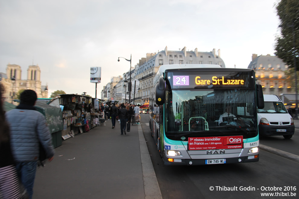 Bus 5477 (DW-745-WL) sur la ligne 24 (RATP) à Saint-Michel (Paris)