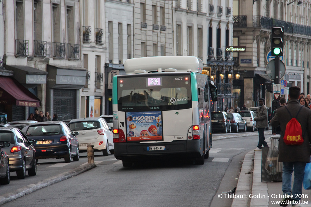 Bus 5477 (DW-745-WL) sur la ligne 24 (RATP) à Saint-Michel (Paris)