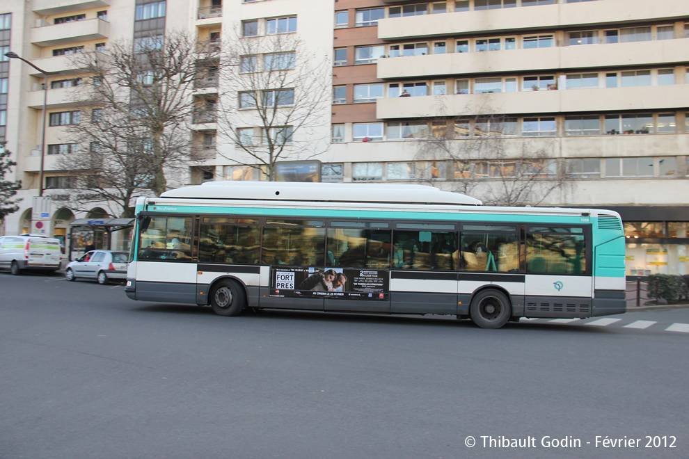 Bus 7038 sur la ligne 24 (RATP) à Charenton-le-Pont