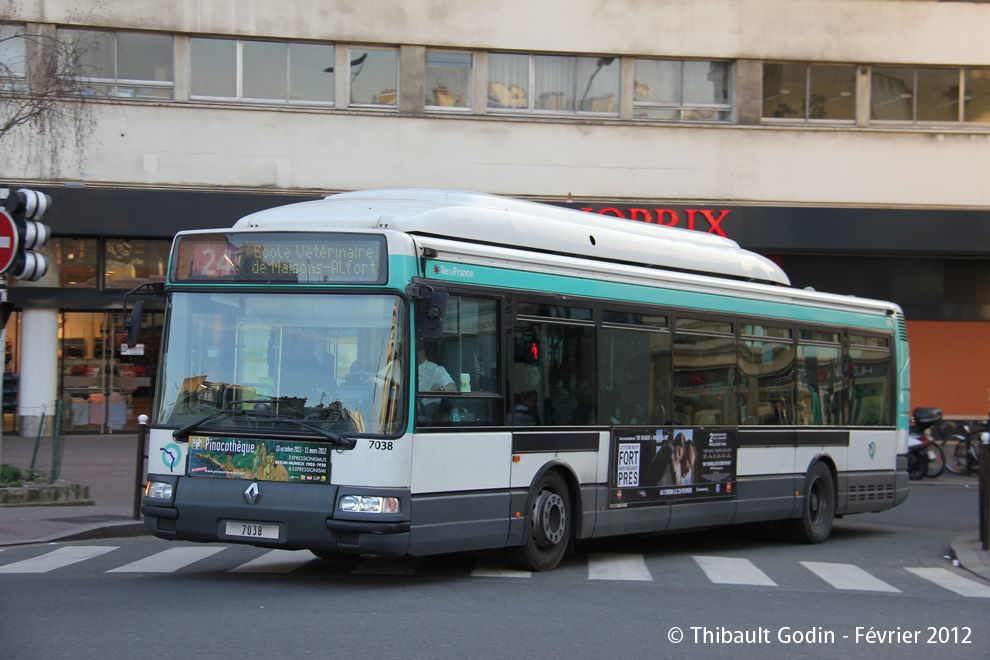 Bus 7038 sur la ligne 24 (RATP) à Charenton-le-Pont