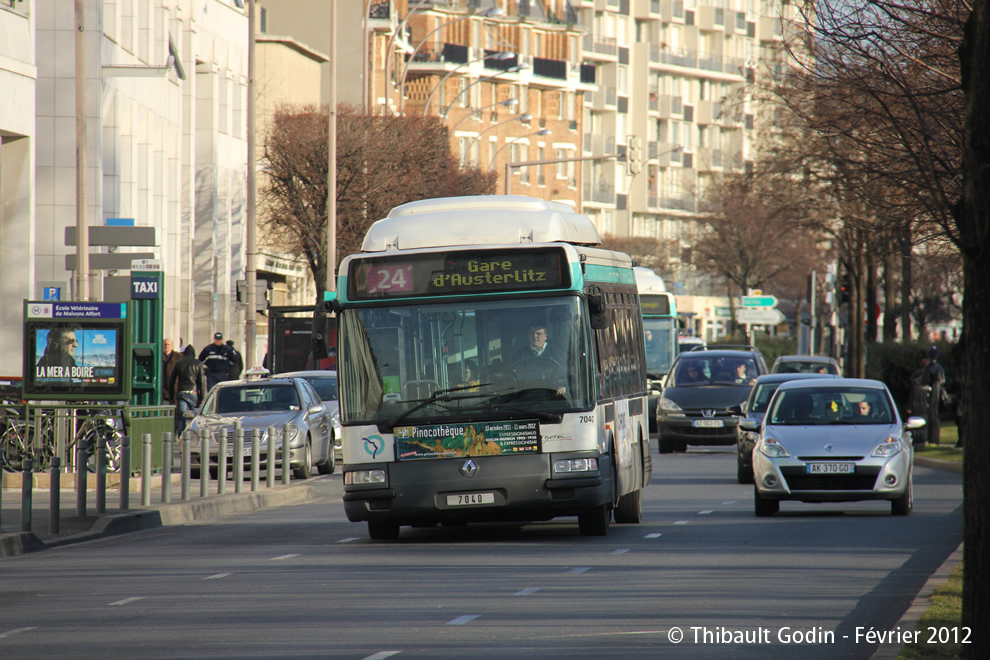 Bus 7040 sur la ligne 24 (RATP) à Maisons-Alfort